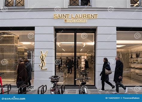 yves saint laurent boutique.